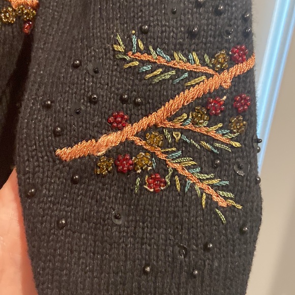 Cardinal sweater Heirloom Collectibles Sequin Cardinal Zip-up Christmas cardigan - Picture 10 of 14